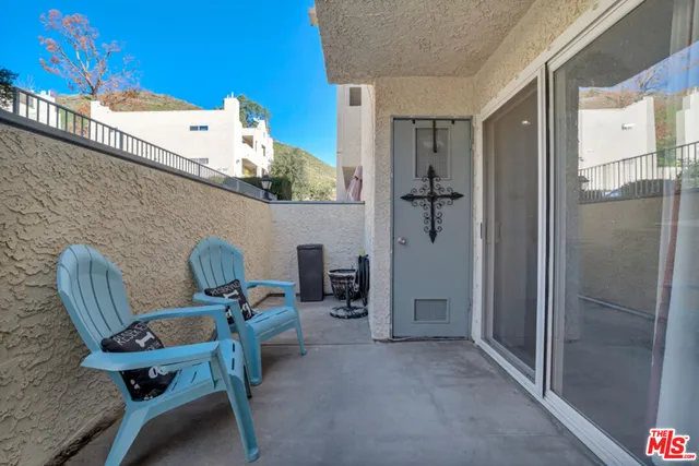 $2,600 | 18209 Sierra Highway, Unit 115, Canyon Country, CA 91351