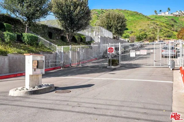 $2,600 | 18209 Sierra Highway, Unit 115, Canyon Country, CA 91351