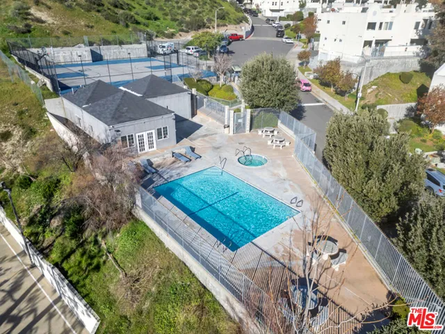 $2,600 | 18209 Sierra Highway, Unit 115, Canyon Country, CA 91351