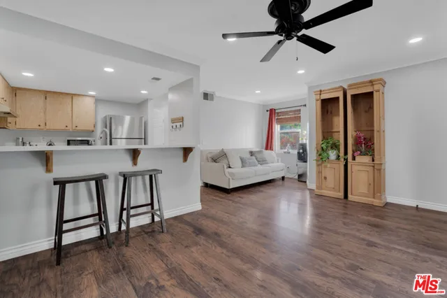 $2,600 | 18209 Sierra Highway, Unit 115, Canyon Country, CA 91351