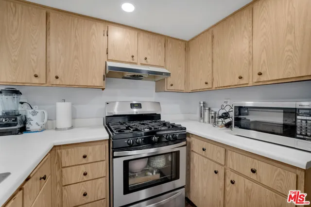 $2,600 | 18209 Sierra Highway, Unit 115, Canyon Country, CA 91351