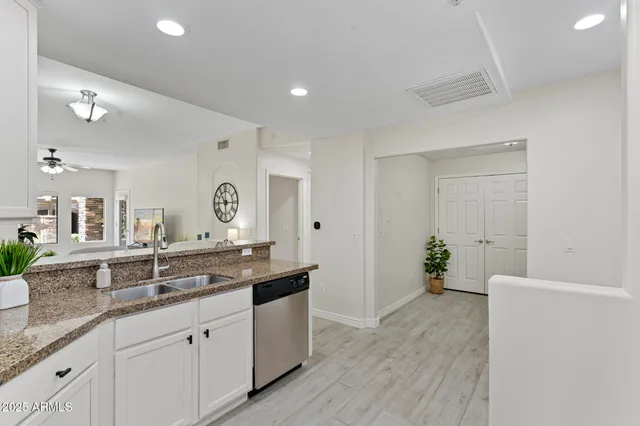 $495,000 | 5350 East Deer Valley Drive, Unit 1276, Phoenix, AZ 85054