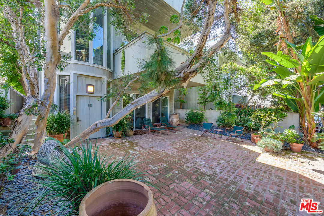 16 Westwind Street Marina del Rey, CA 90292 - Photo 1 of 40 a view of an house with backyard and trees