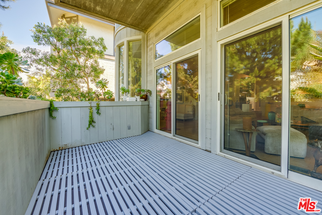 16 Westwind Street Marina del Rey, CA 90292 - Photo 15 of 40 a view of a room with a large window