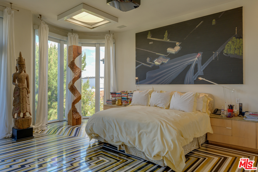 16 Westwind Street Marina del Rey, CA 90292 - Photo 18 of 40 a bedroom with a bed and a walk in closet