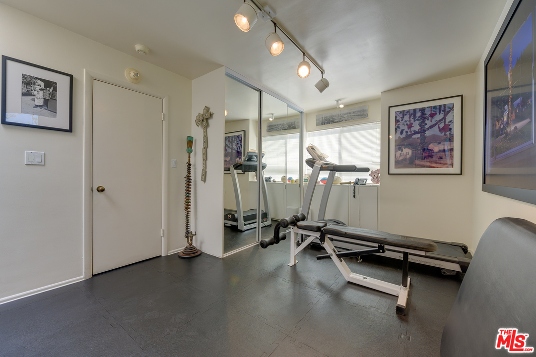 16 Westwind Street Marina del Rey, CA 90292 - Photo 24 of 40 a view of a room with gym equipment