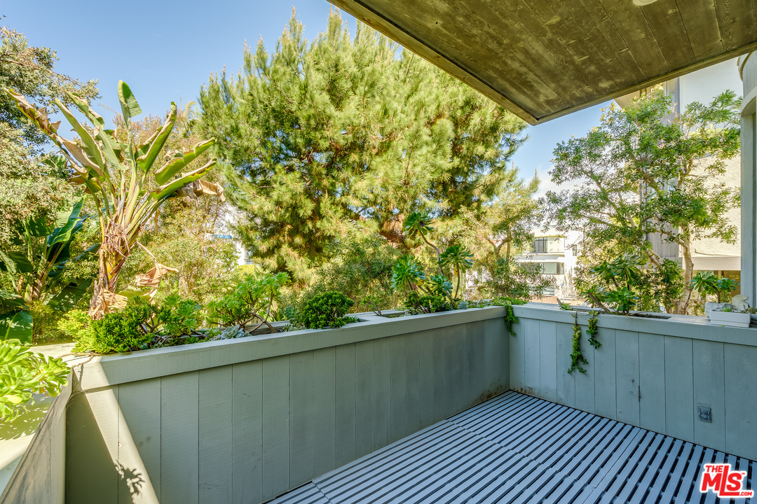 16 Westwind Street Marina del Rey, CA 90292 - Photo 28 of 40 a balcony with stainless steel appliances wooden floor and fence