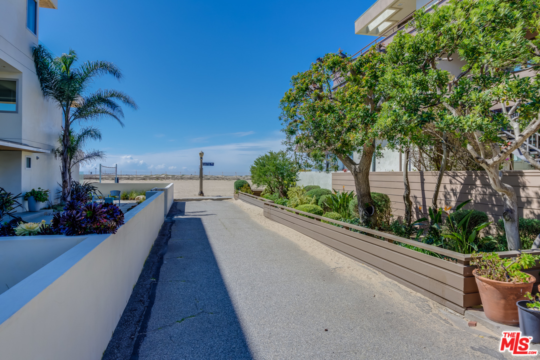 16 Westwind Street Marina del Rey, CA 90292 - Photo 39 of 40 a view of a house next to a yard