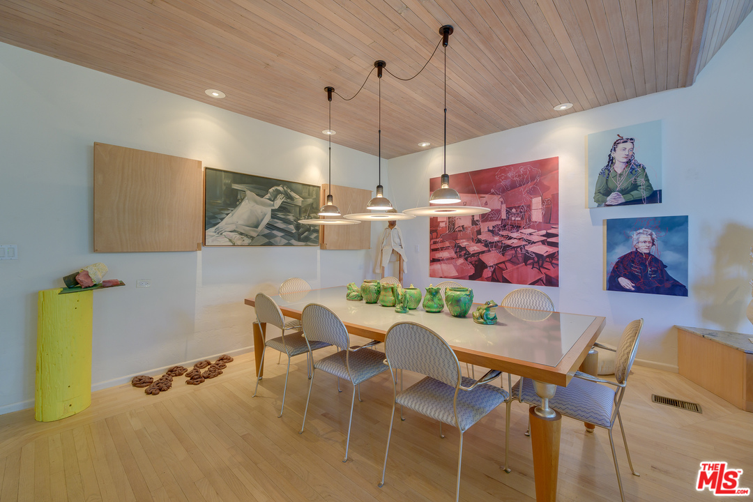 16 Westwind Street Marina del Rey, CA 90292 - Photo 8 of 40 a view of a dining room with furniture