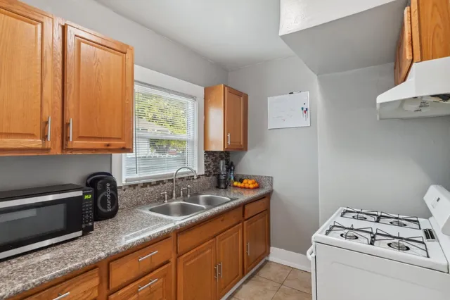 $260,000 | 728 North Farris Avenue, Fresno, CA 93728