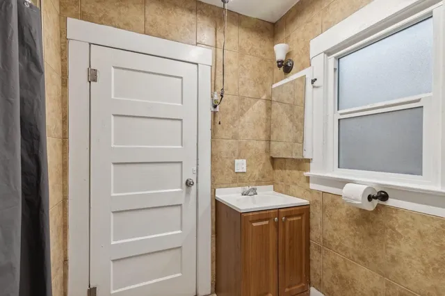 $260,000 | 728 North Farris Avenue, Fresno, CA 93728