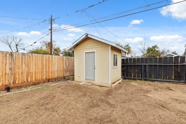 $260,000 | 728 North Farris Avenue, Fresno, CA 93728