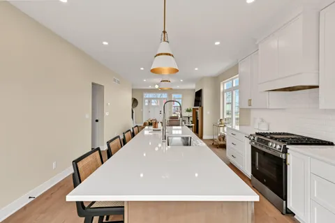 $865,000 | 498 Bastle Wynd Port, Unit 10, Port Washington, WI 53074