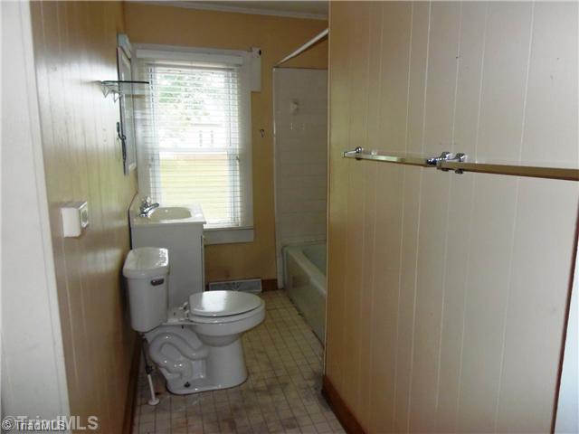 249 Hartgrove Road King, NC 27021 - Photo 11 of 14 Bath.