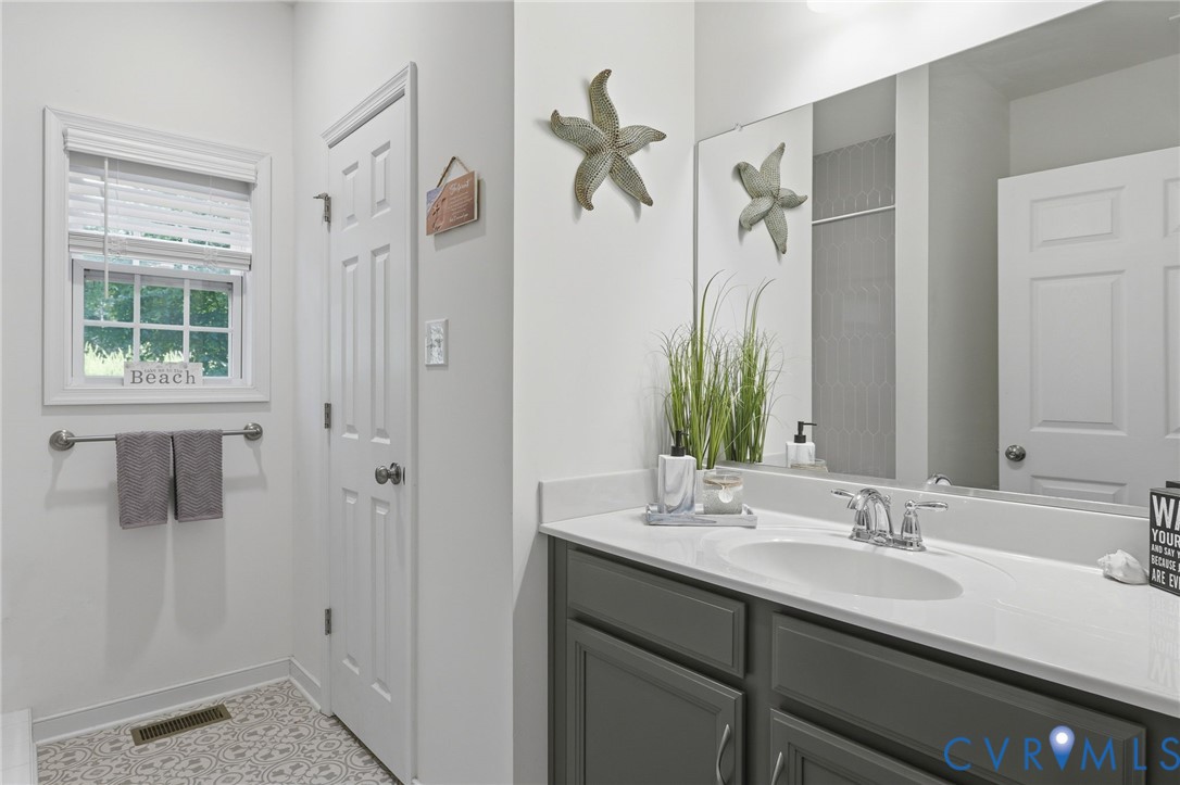 1495 Dominion Springs Road Powhatan, VA 23139 - Photo 30 of 49 Full bath on main level with large bath/shower