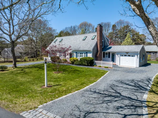 $999,999 | 15 Runway Lane, Eastham, MA 02642