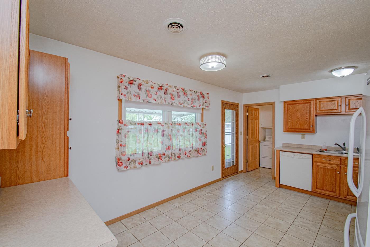 944 Lynch Road Eaton, OH 45320 - Photo 9 of 26 Gallery Image 9
