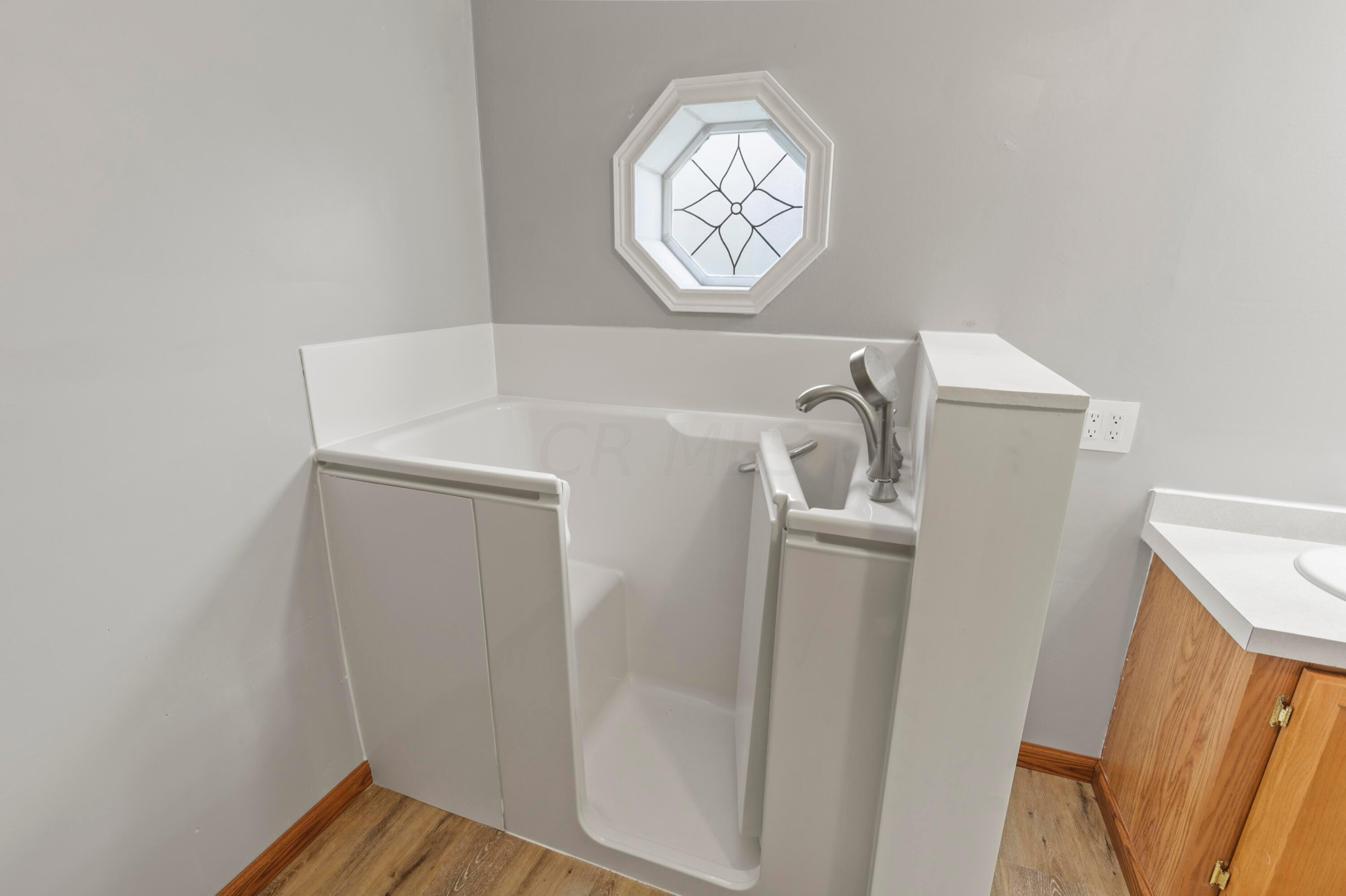 5550 Blacks Road Southwest Pataskala, OH 43062 - Photo 27 of 50 Bathroom #1