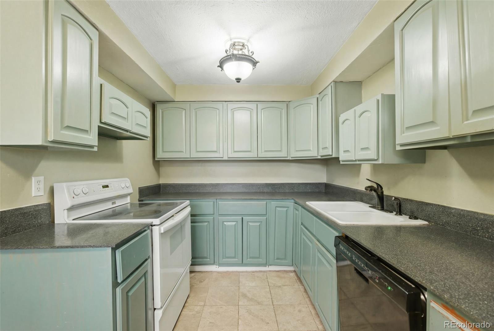 13963 East Utah Circle Aurora, CO 80012 - Photo 4 of 30