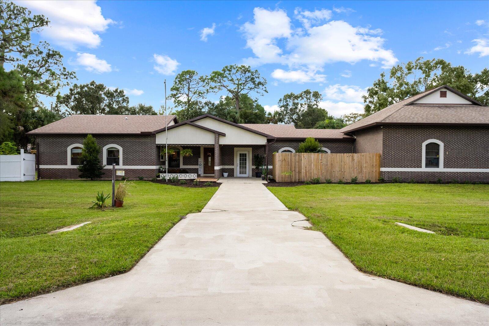 7503 Georges Road Fort Pierce, FL 34951 - Photo 5 of 60 Long walkway
