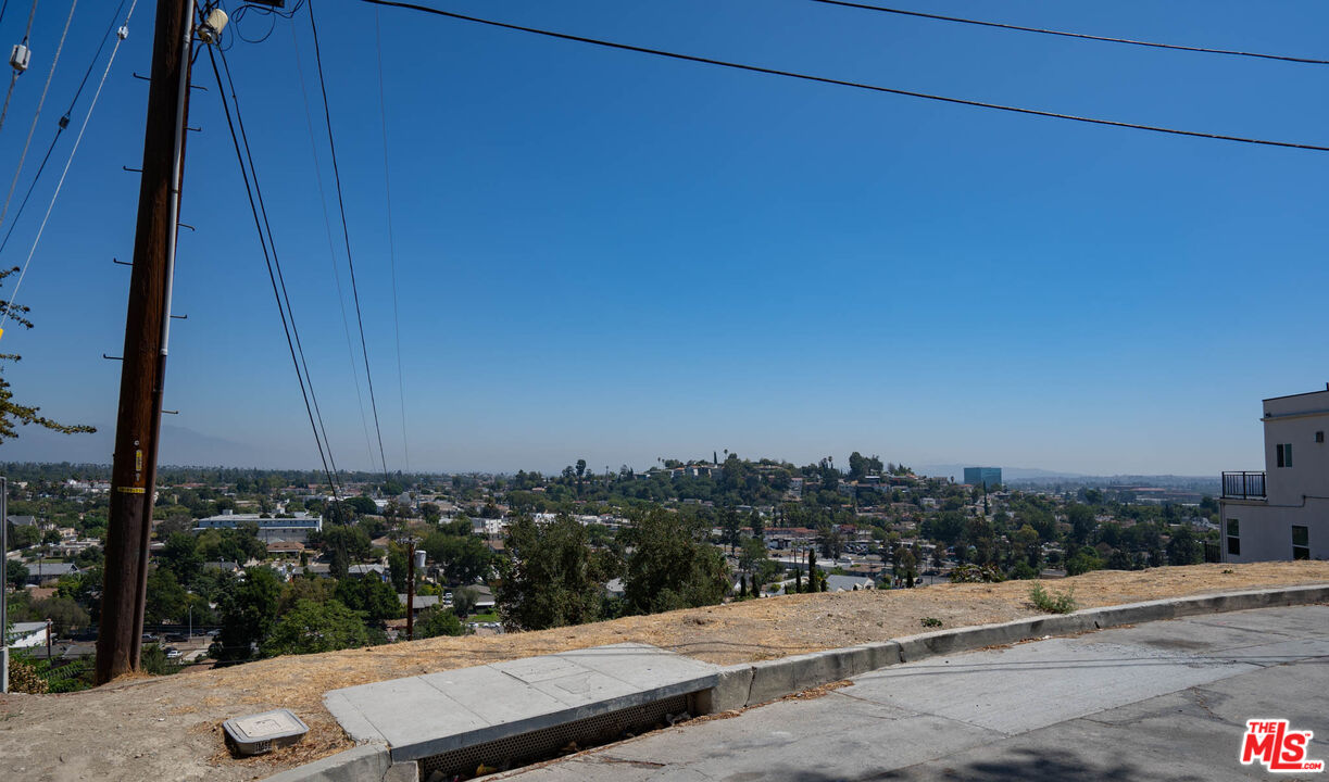 4256 Barrett Road Los Angeles, CA 90032 - Photo 3 of 7 Gallery Image 3