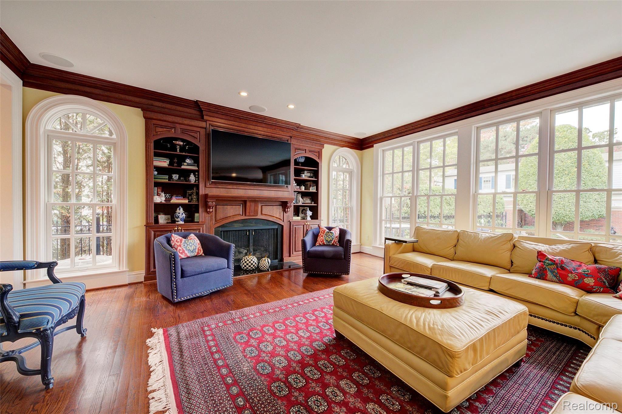 819 Bishop Road Grosse Pointe, MI 48230 - Photo 12 of 50 Fabulous Family Room with Natural Light