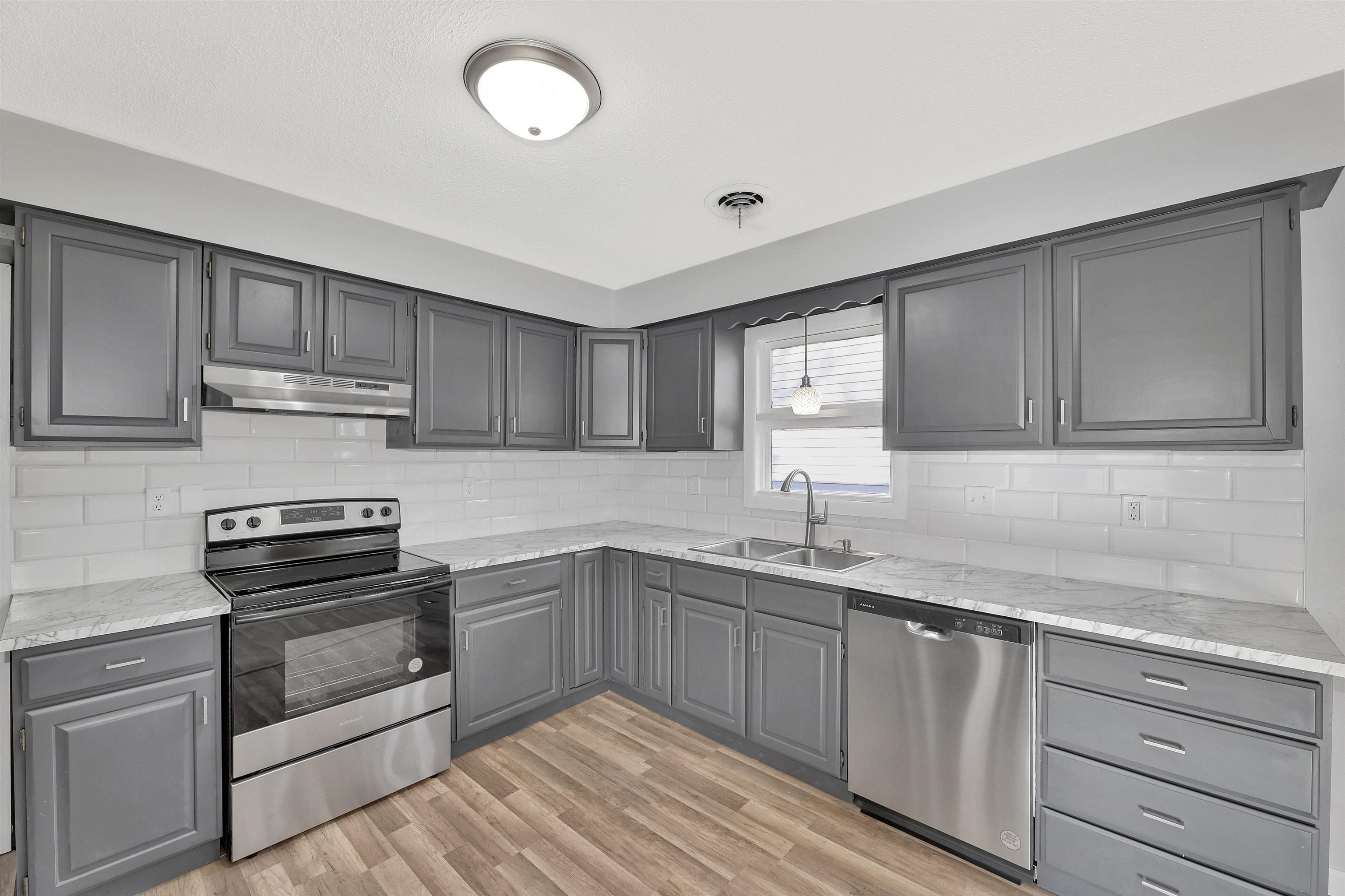 1860 South Ash Avenue Wichita, KS 67211 - Photo 15 of 28