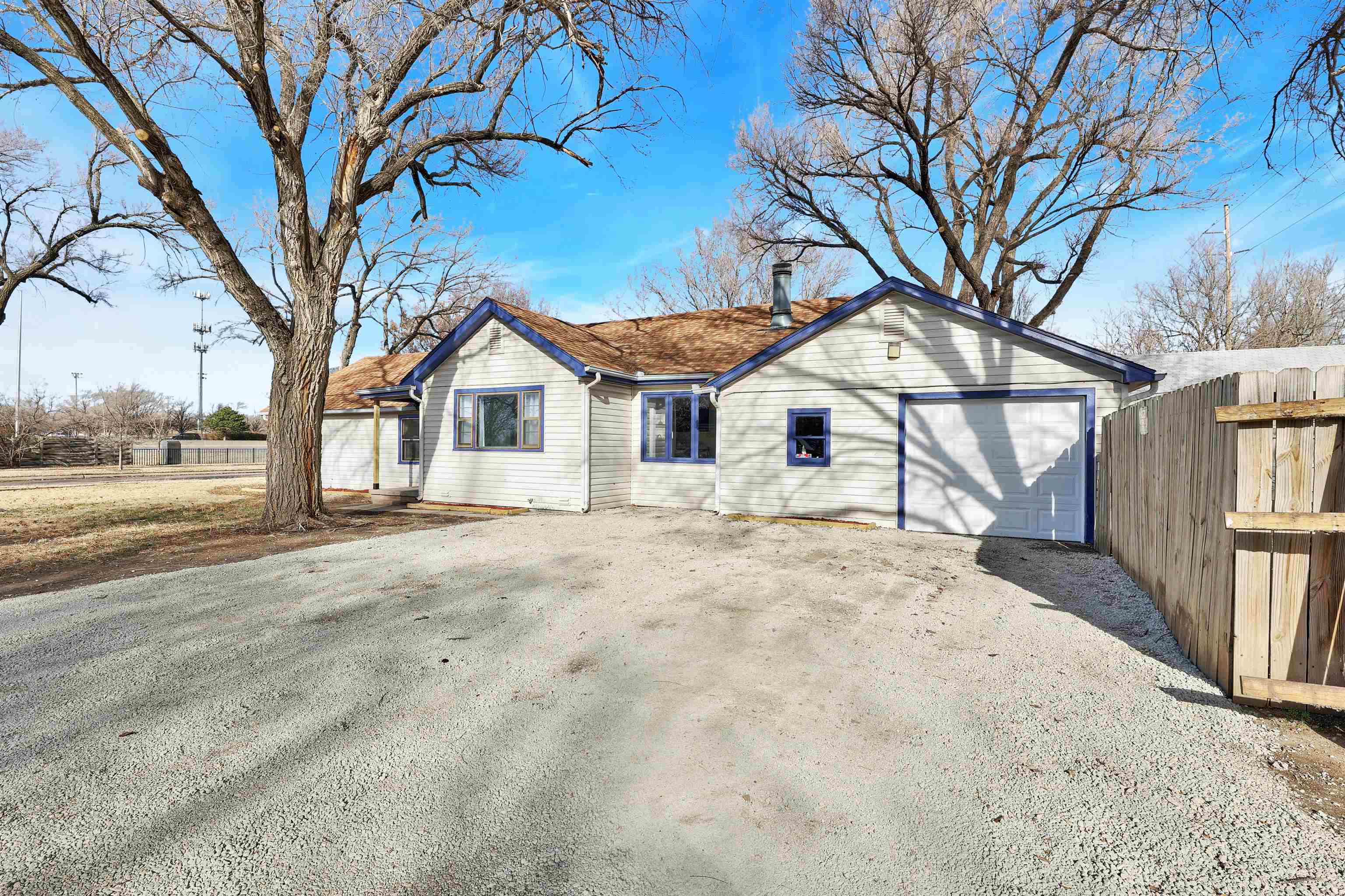 1860 South Ash Avenue Wichita, KS 67211 - Photo 3 of 28