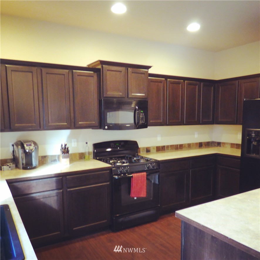 5009 Northeast 2nd Court Renton, WA 98059 - Photo 2 of 24 Gallery Image 2