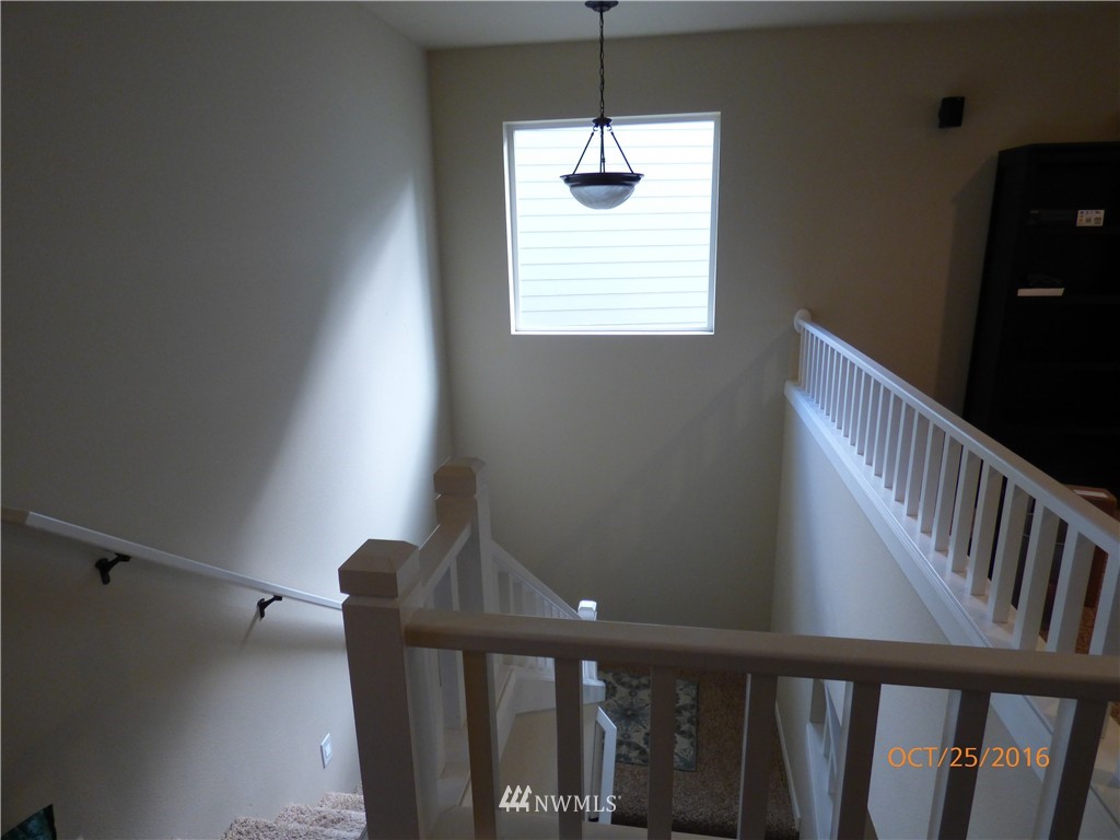 5009 Northeast 2nd Court Renton, WA 98059 - Photo 11 of 24 Gallery Image 11