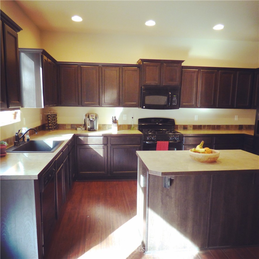 5009 Northeast 2nd Court Renton, WA 98059 - Photo 3 of 24 Gallery Image 3