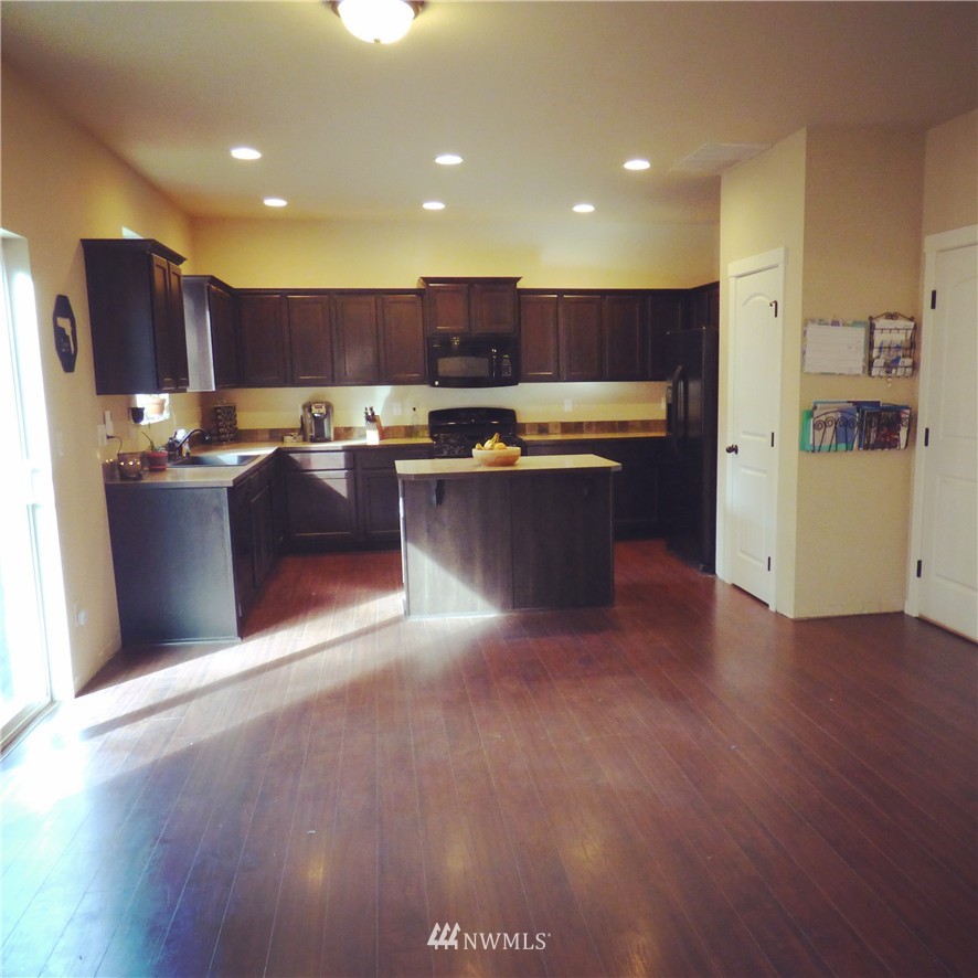 5009 Northeast 2nd Court Renton, WA 98059 - Photo 4 of 24 Gallery Image 4
