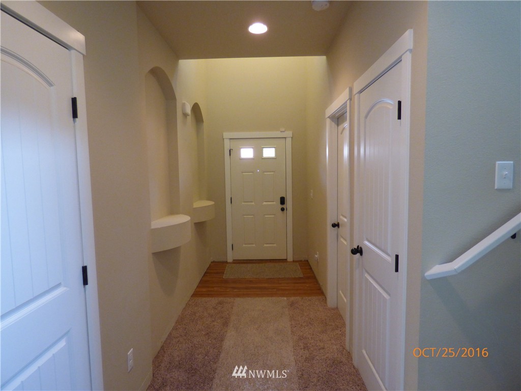 5009 Northeast 2nd Court Renton, WA 98059 - Photo 7 of 24 Gallery Image 7
