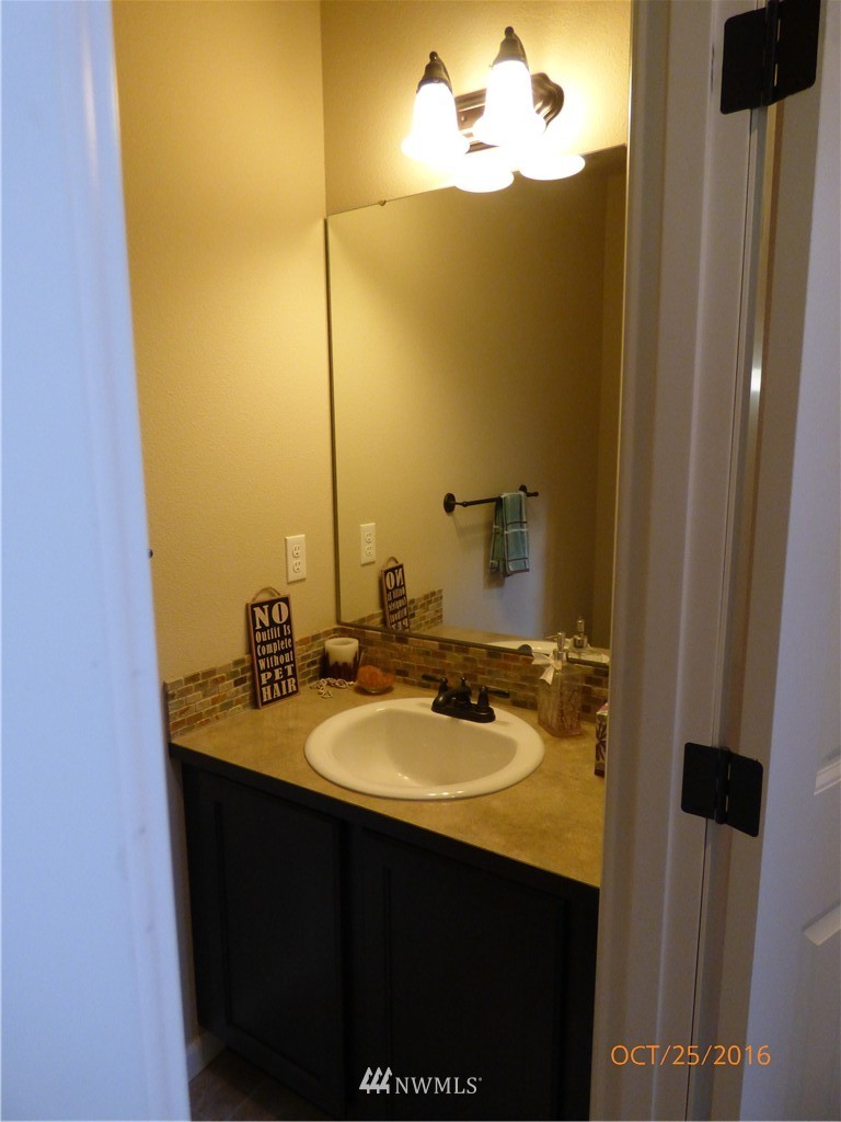 5009 Northeast 2nd Court Renton, WA 98059 - Photo 8 of 24 Gallery Image 8