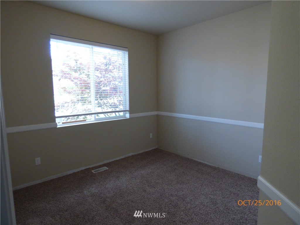 5009 Northeast 2nd Court Renton, WA 98059 - Photo 9 of 24 Gallery Image 9