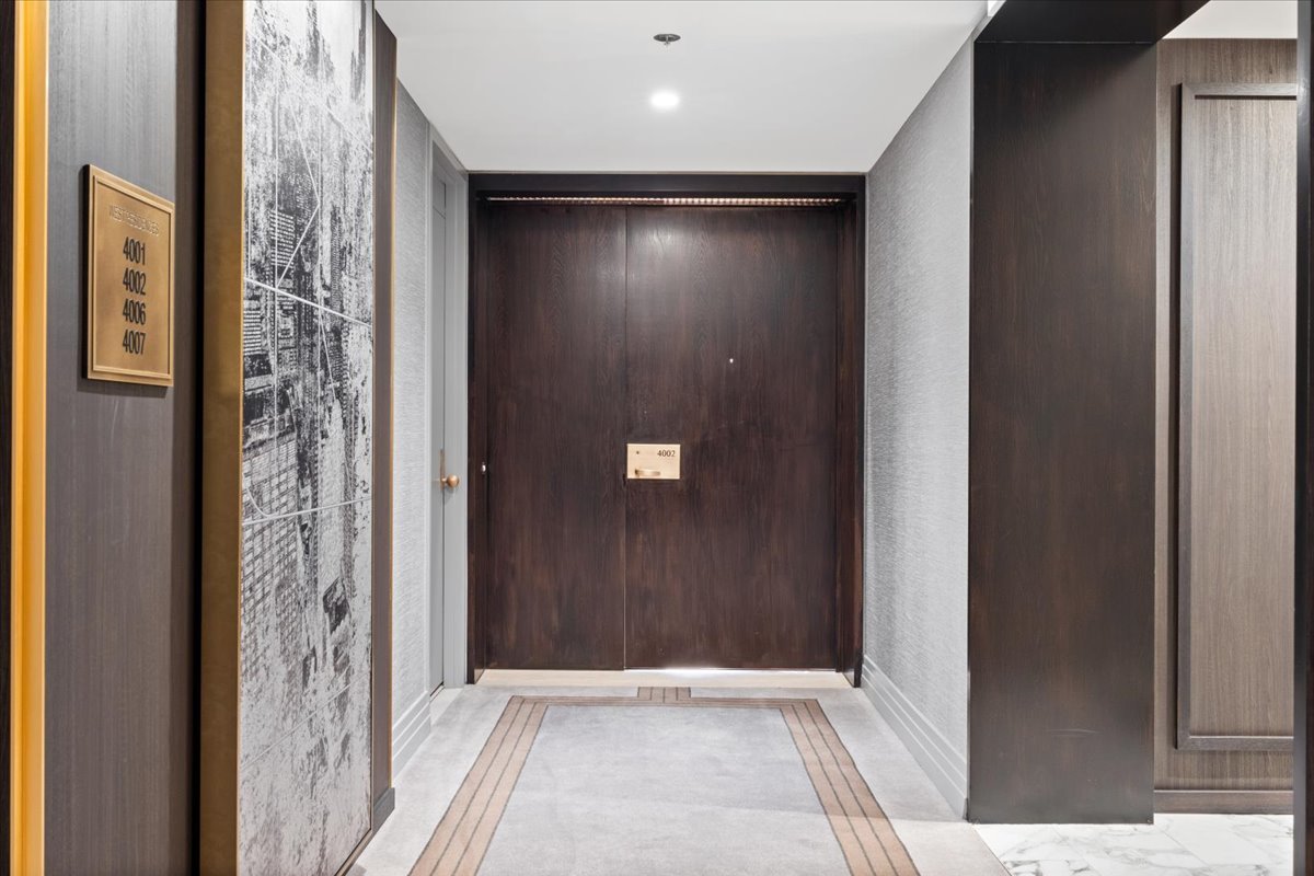 180 East Pearson Street, Unit 4002 Chicago, IL 60611 - Photo 5 of 40 a view of gallery