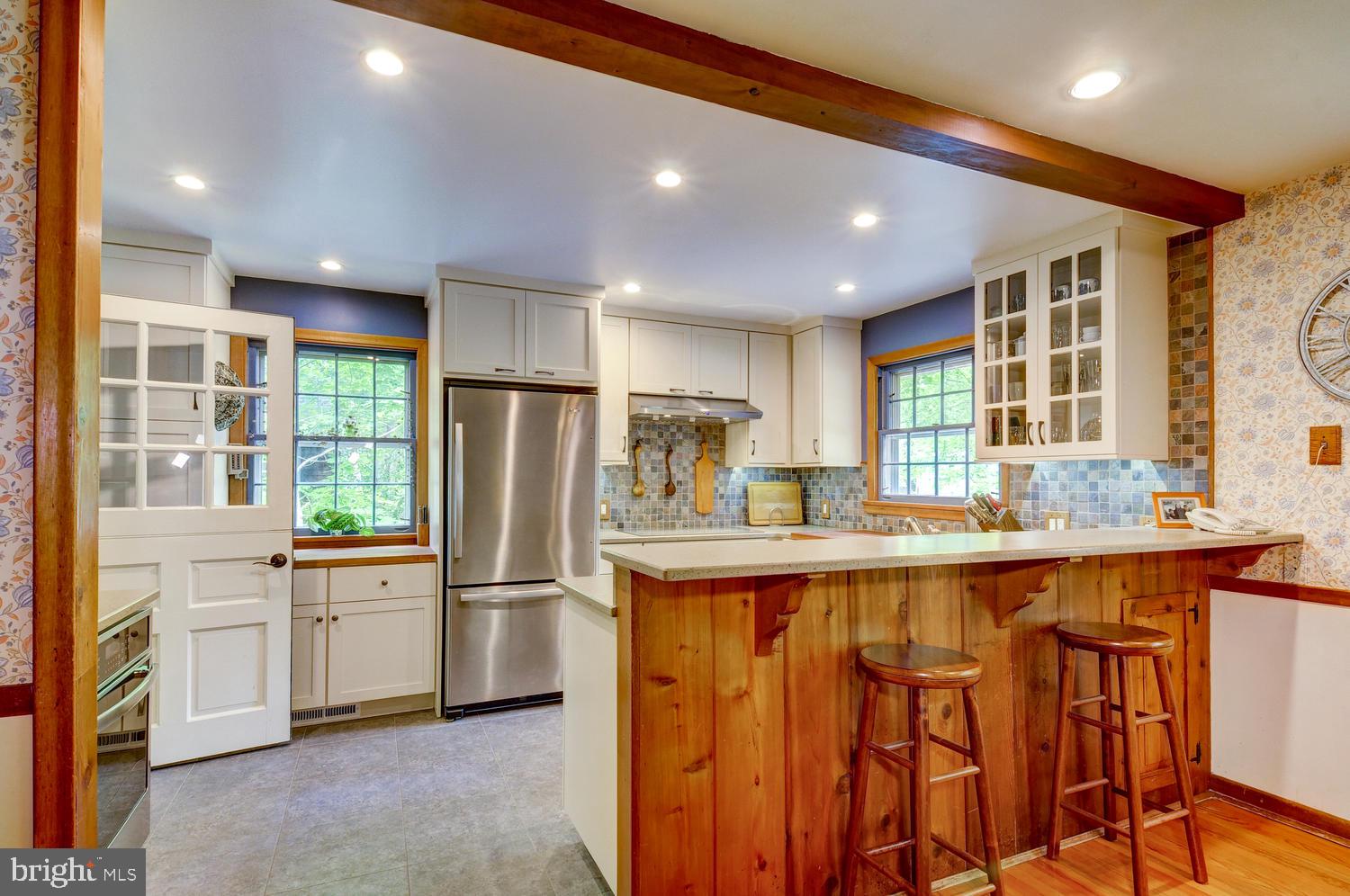 136 Cranbury Road Princeton Junction, NJ 08550 - Photo 9 of 40 Kitchen & Breakfast Bar