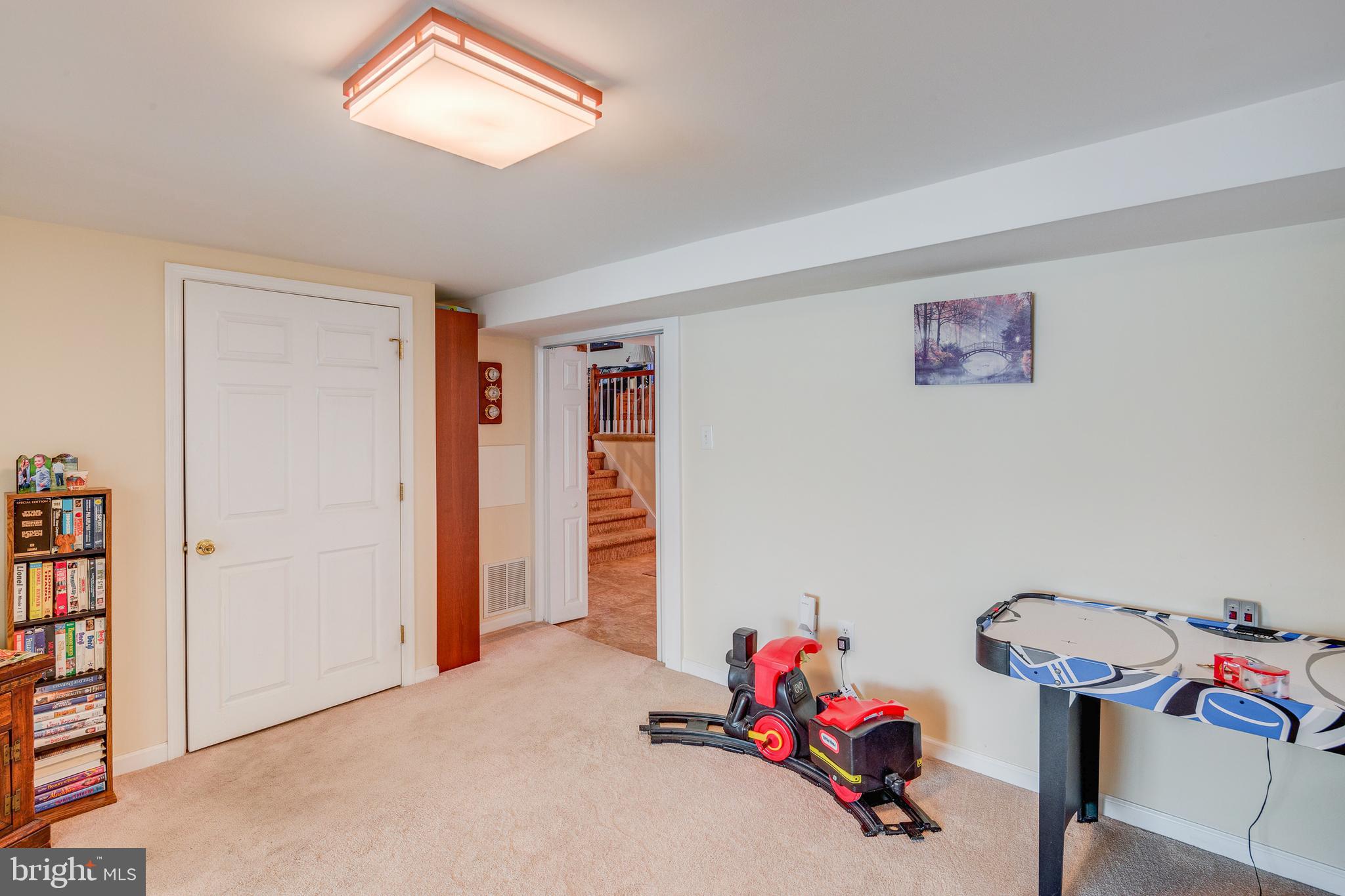 6 Hillcrest Road Stratford, NJ 08084 - Photo 3 of 20