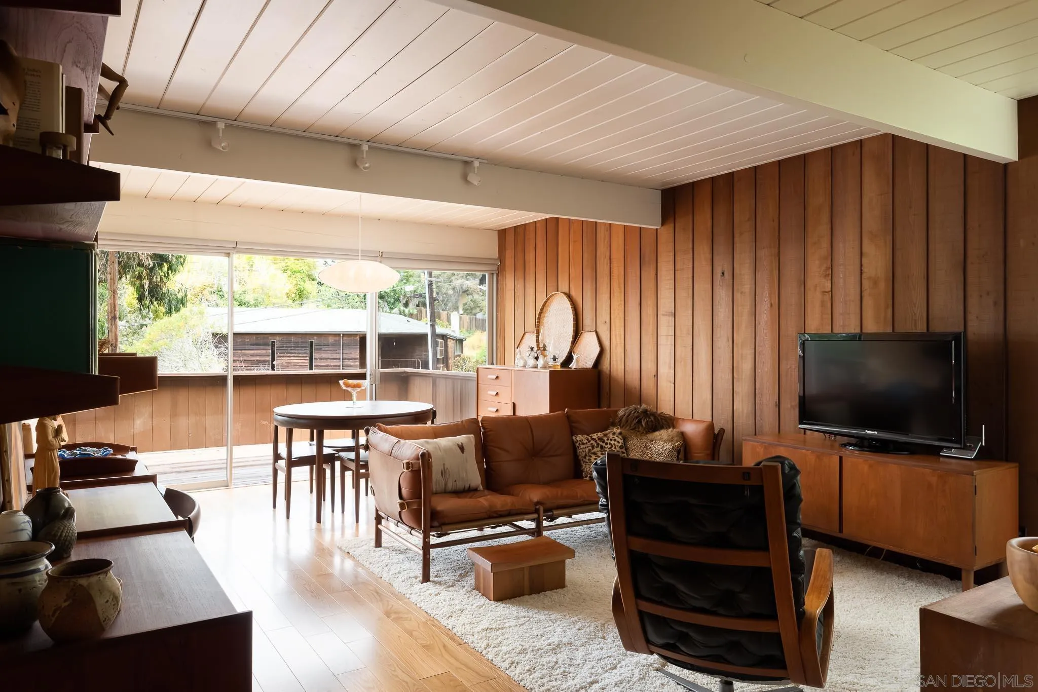 1945 Balboa Avenue Del Mar, CA 92014 - Photo 11 of 25 a living room with furniture and a flat screen tv