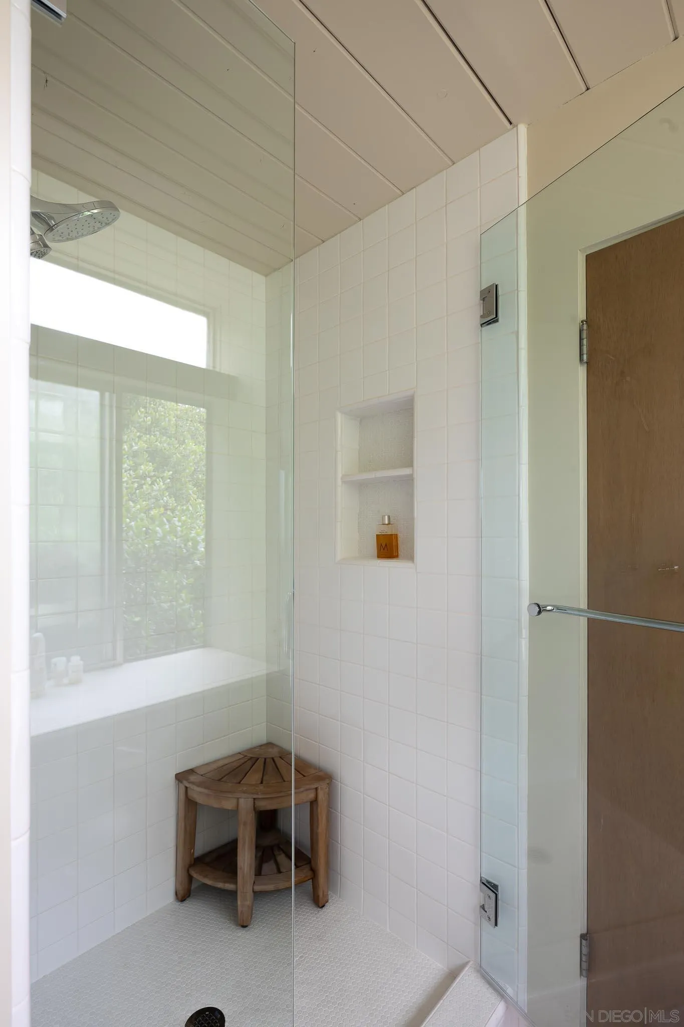 1945 Balboa Avenue Del Mar, CA 92014 - Photo 19 of 25 a room that has a bed and a chair in it