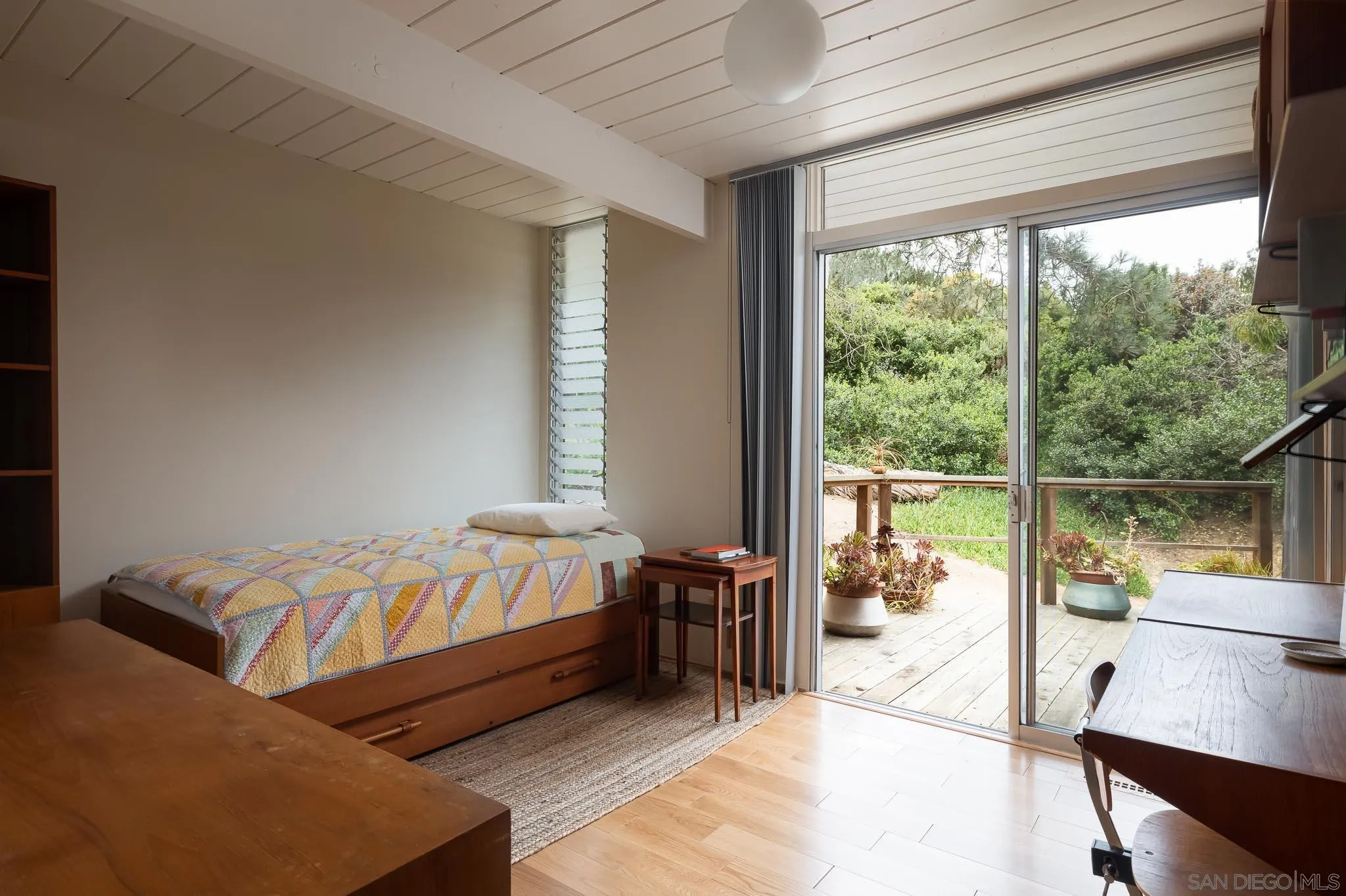1945 Balboa Avenue Del Mar, CA 92014 - Photo 22 of 25 a bed sitting in a bedroom next to a window