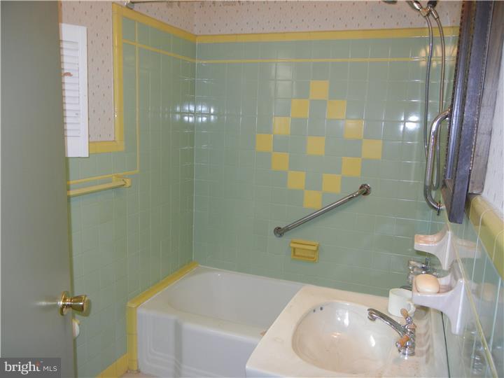 300 Pomeroy Street Ridley Park, PA 19078 - Photo 16 of 24 Bathroom