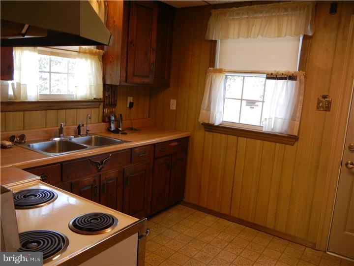300 Pomeroy Street Ridley Park, PA 19078 - Photo 10 of 24 Kitchen