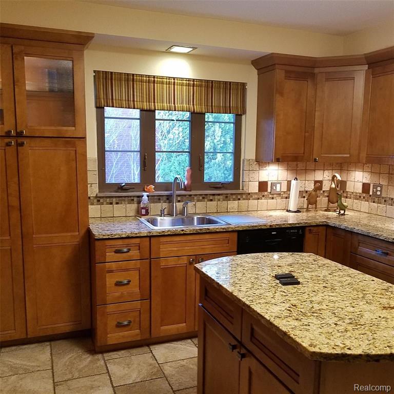 412 Roland Court Grosse Pointe Farms, MI 48236 - Photo 11 of 44