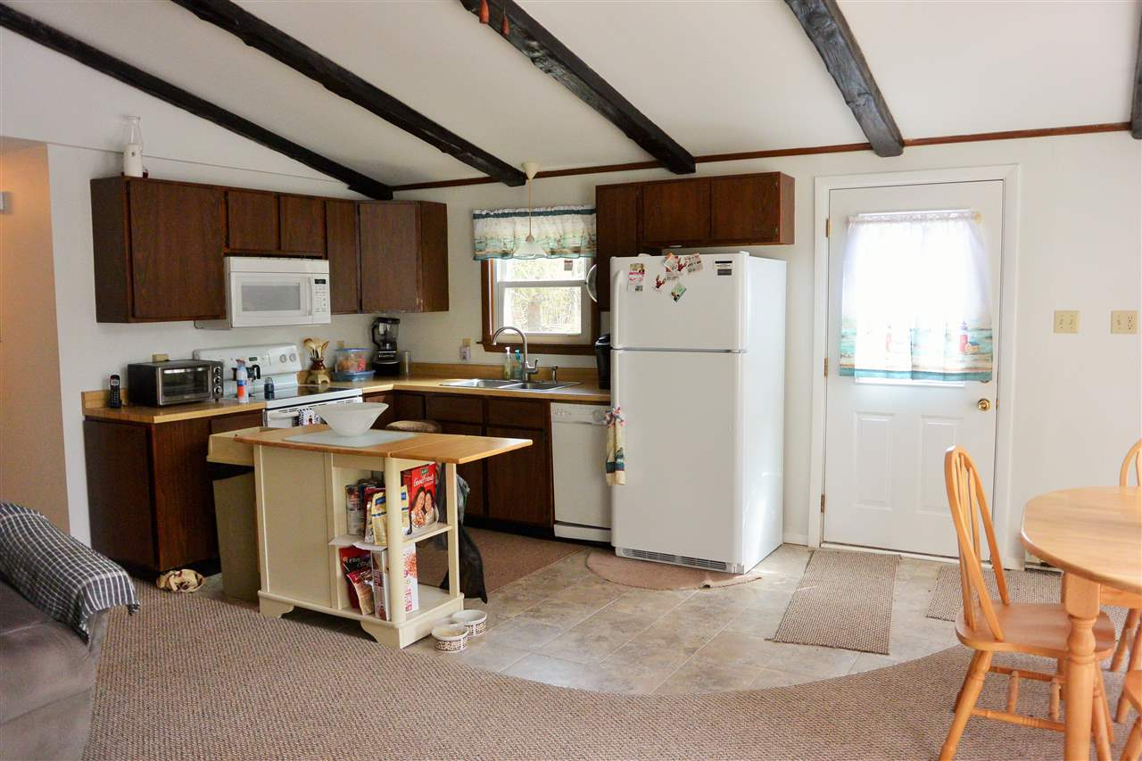 42 Cross Road Sandown, NH 03873 - Photo 5 of 14