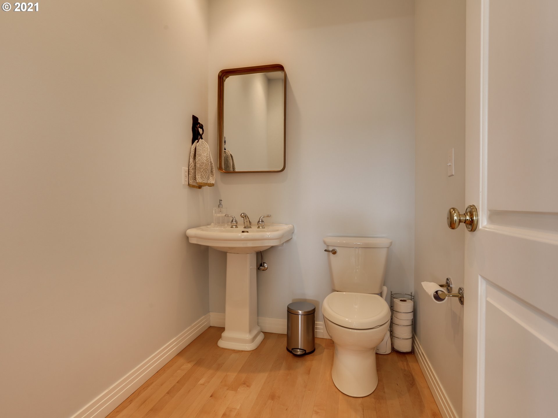 2824 Northwest Mill Pond Road Portland, OR 97229 - Photo 13 of 31 Gallery Image 13