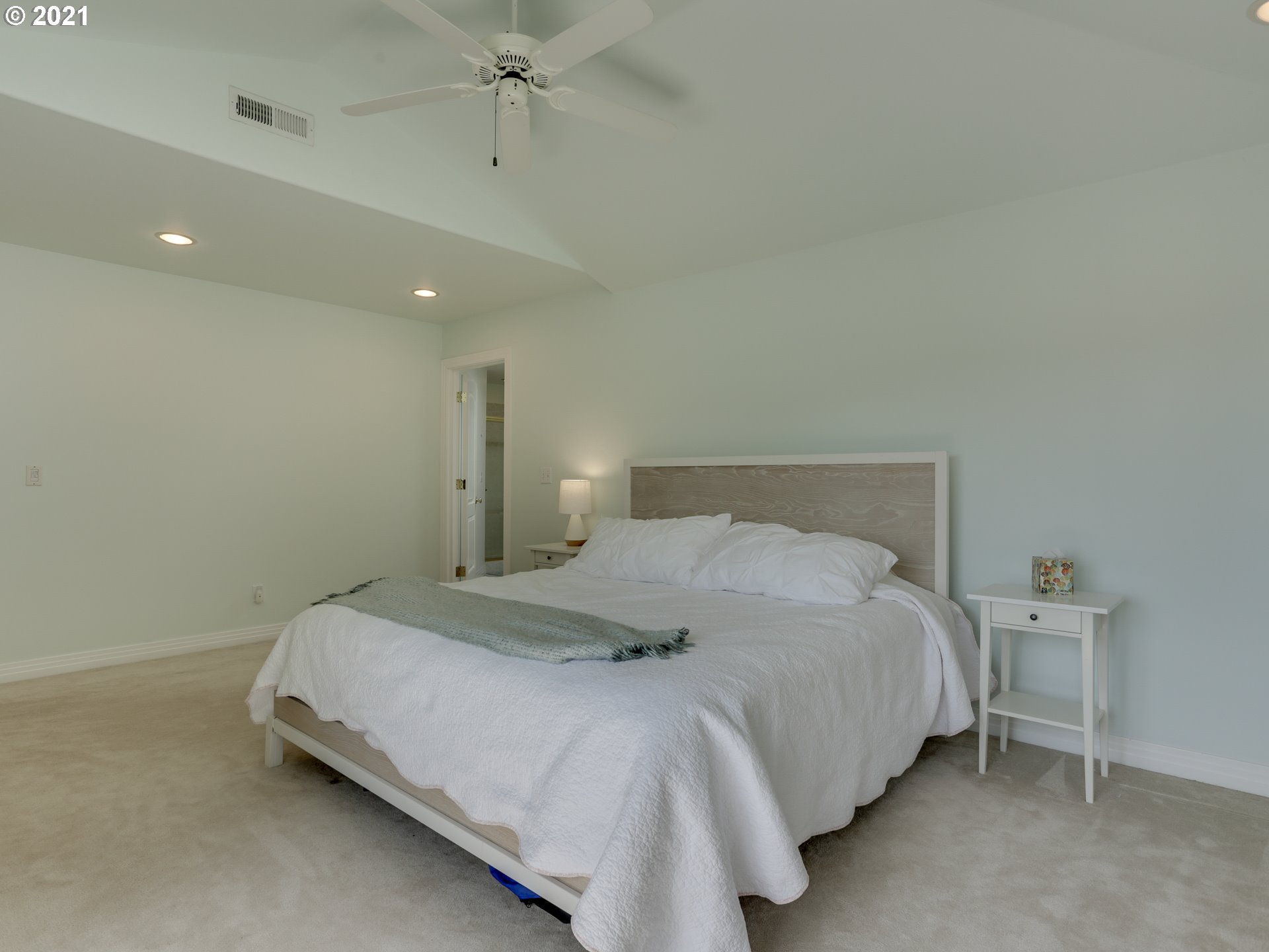 2824 Northwest Mill Pond Road Portland, OR 97229 - Photo 16 of 31 Gallery Image 16