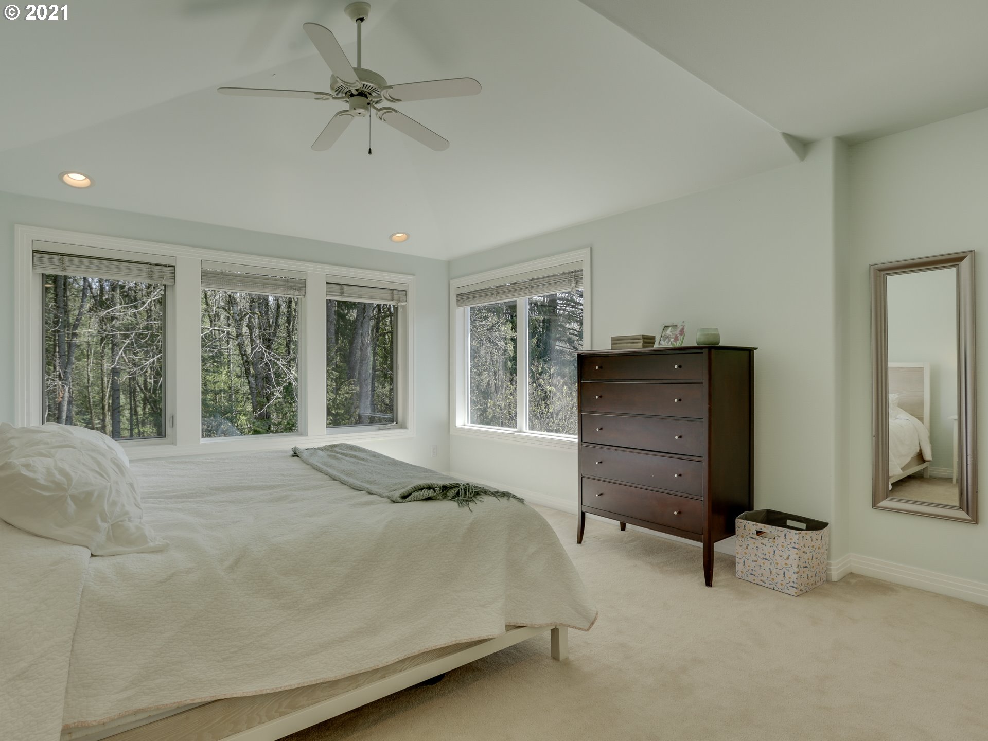 2824 Northwest Mill Pond Road Portland, OR 97229 - Photo 17 of 31 Gallery Image 17