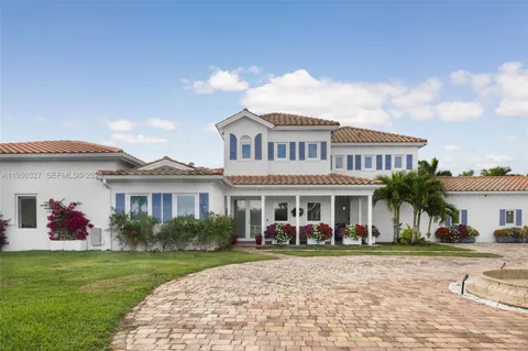a view of a house with a yard and plants