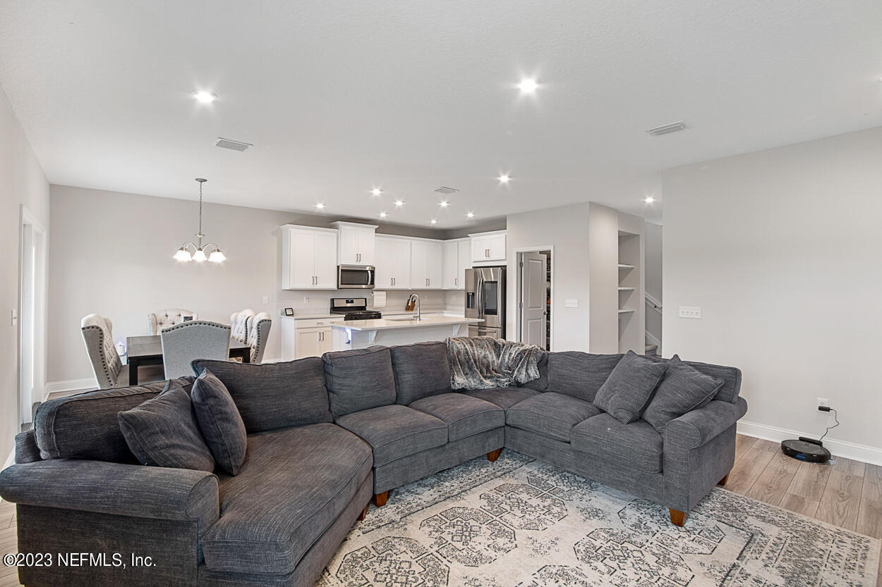 13186 Dunwick Road Jacksonville, FL 32256 - Photo 15 of 48 a living room with furniture and kitchen view